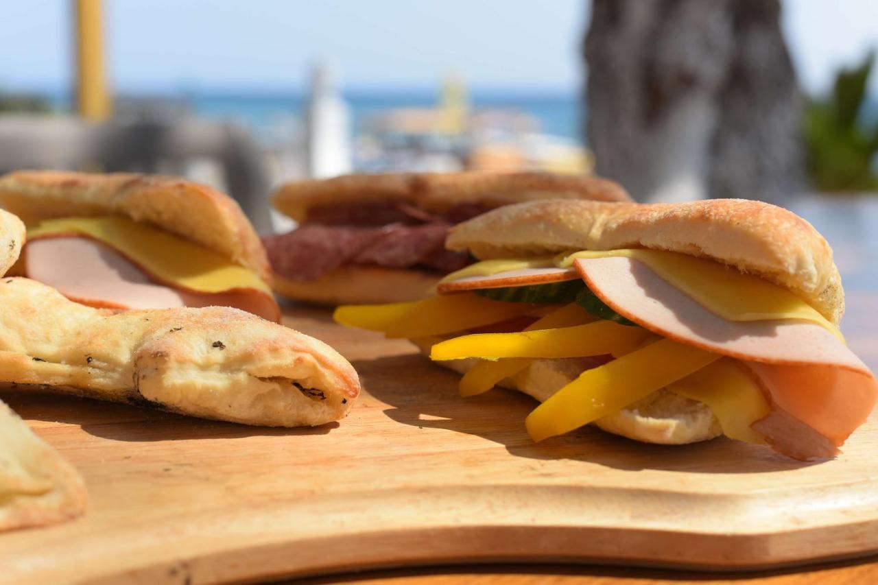 אפרטהוטל פליראקי Marini Seaside מראה חיצוני תמונה